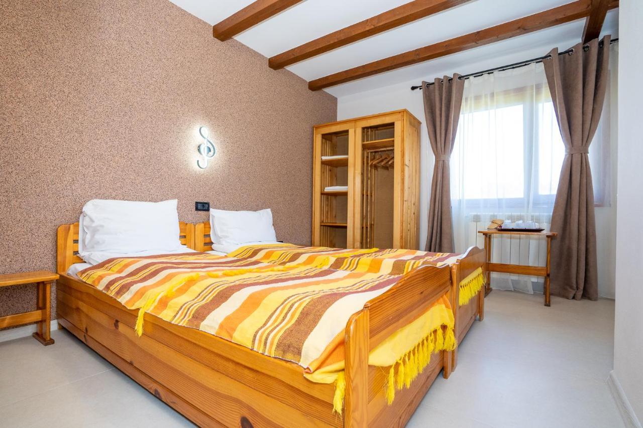 Отель Casa Nikita Вама-Веке Экстерьер фото