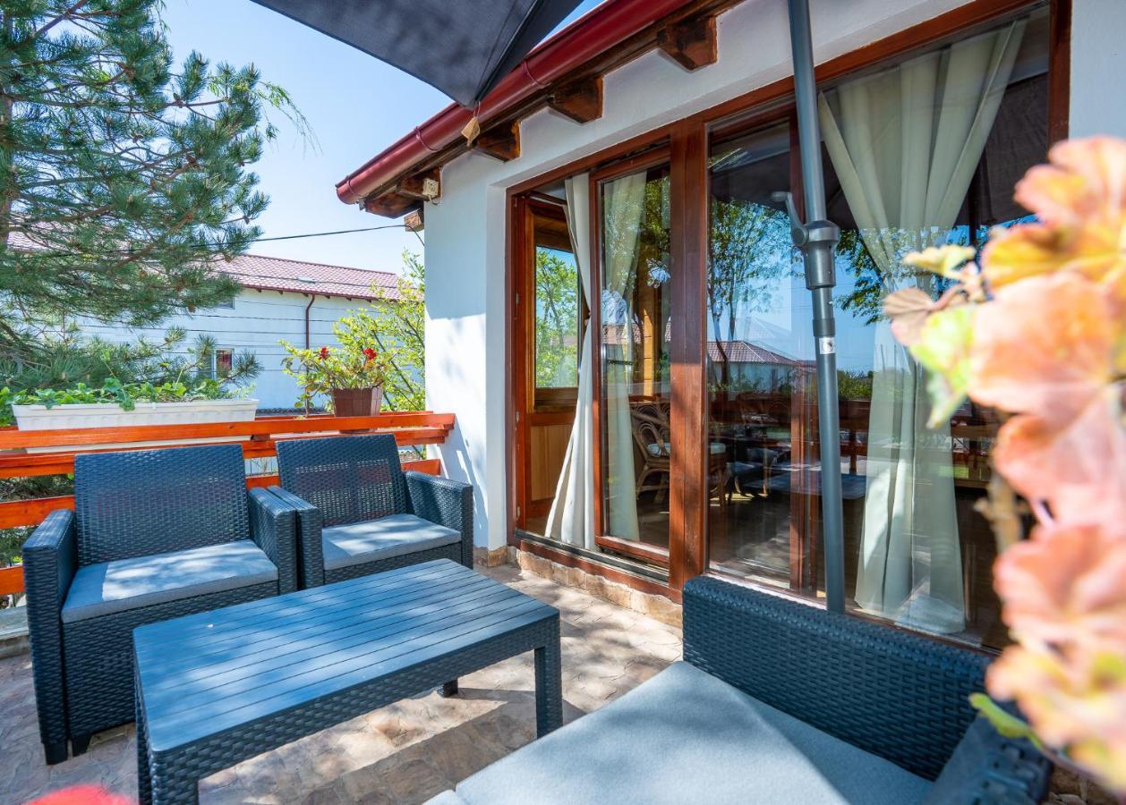 Отель Casa Nikita Вама-Веке Экстерьер фото